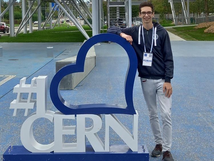 Jonas Schmidleitner (8D) am CERN-Schülercamp