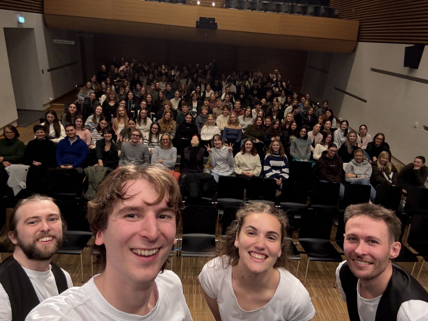 7. &amp; 8. Klassen beim Englischtheater &quot;Hamlet&quot;